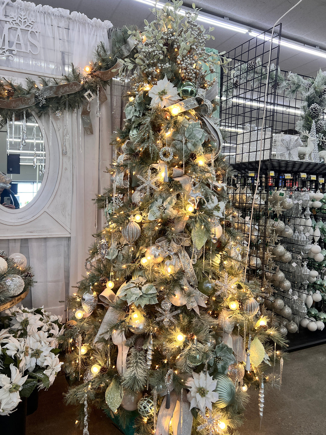 Merry Mint - 2025 Christmas Tree Theme