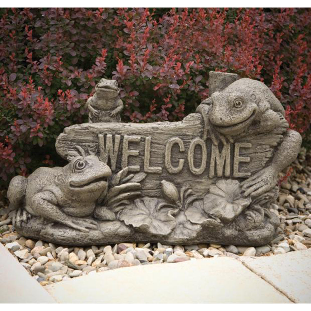 Massarelli's, Frogs Welcome Detailed Statue
