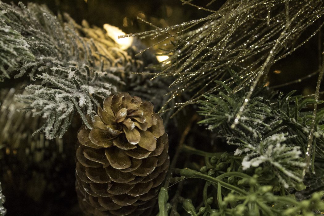 Winter's Garden Decorated Lifelike Tree