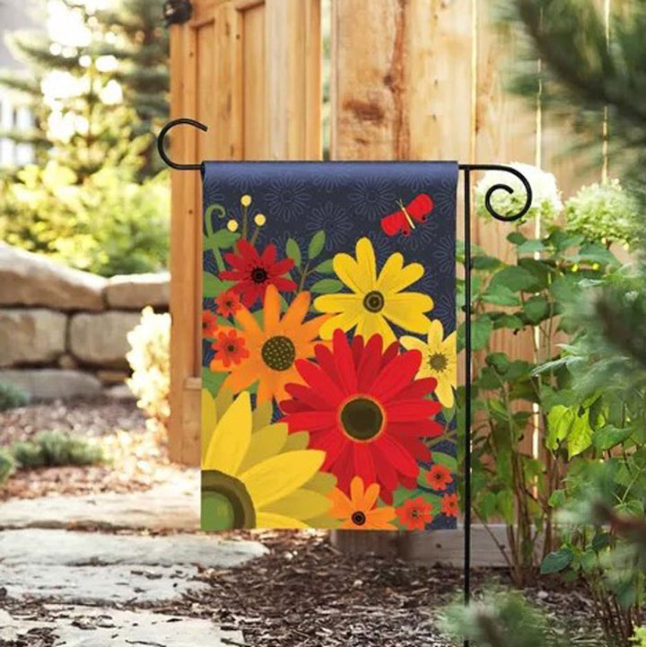 Studio M, Gerbera Garden Garden Flag