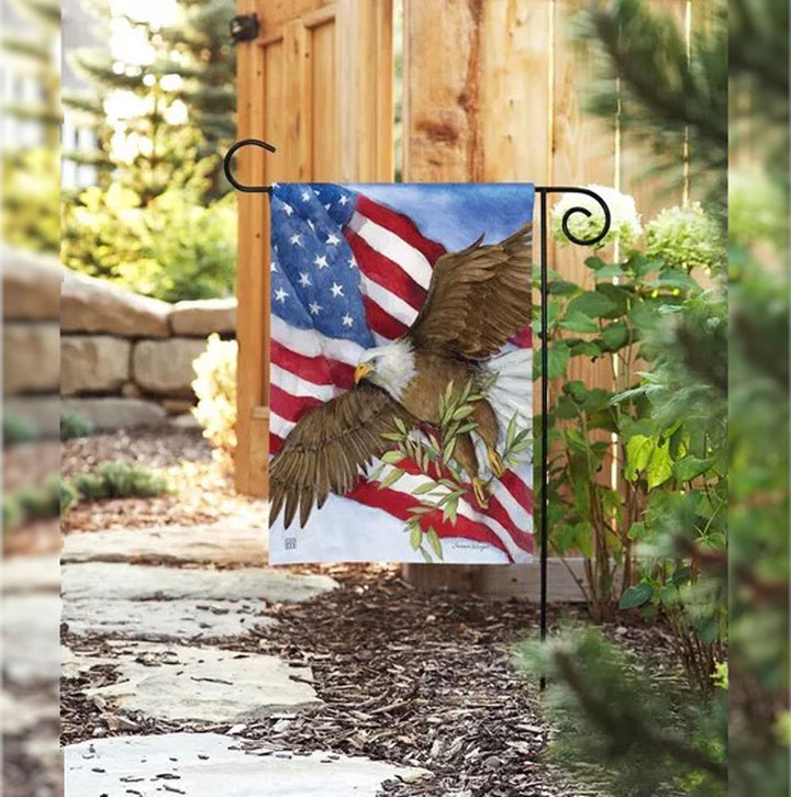 Studio M, Soaring Eagle Garden Flag