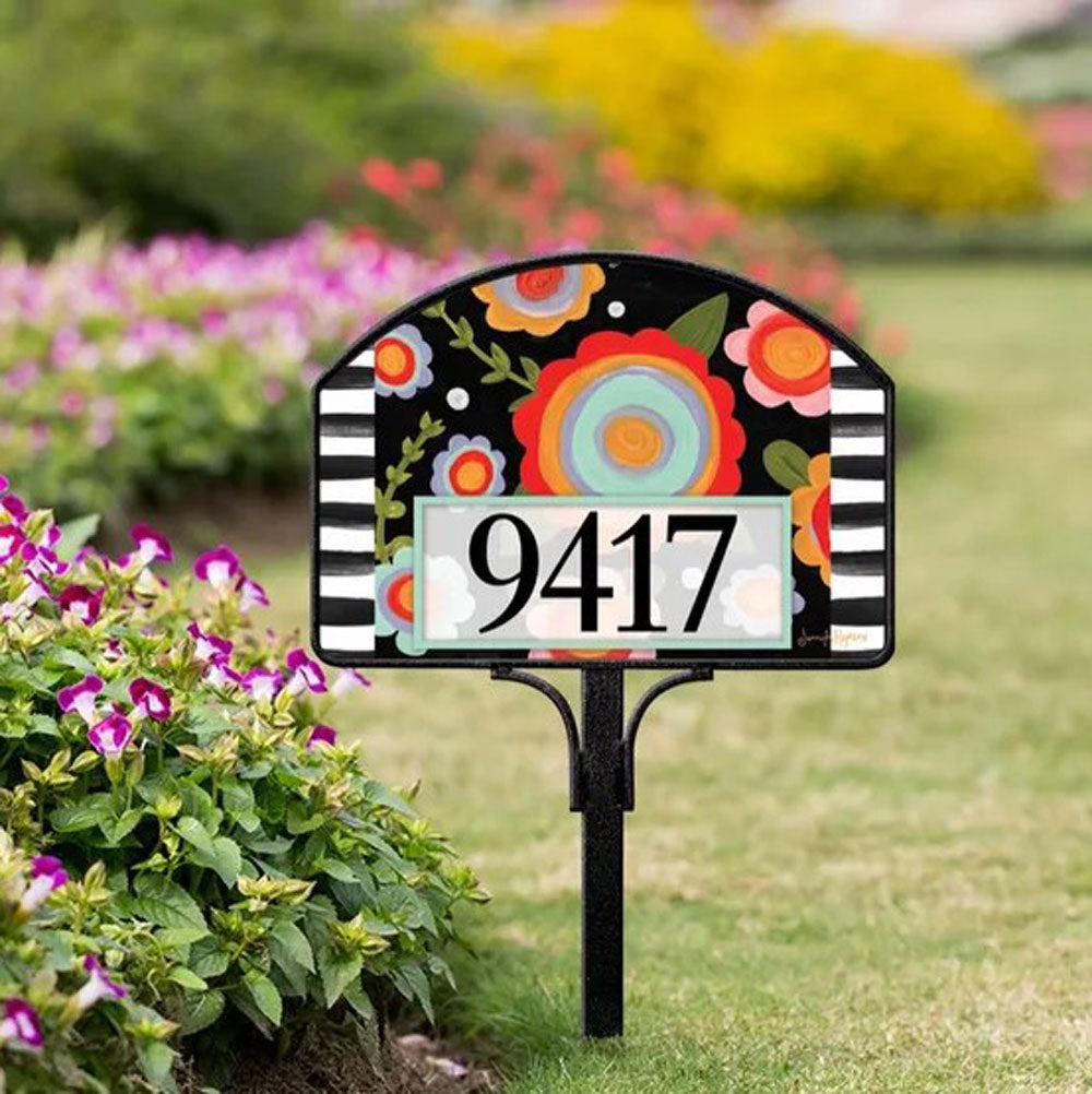 Studio M, Tossed Flowers Yard Design